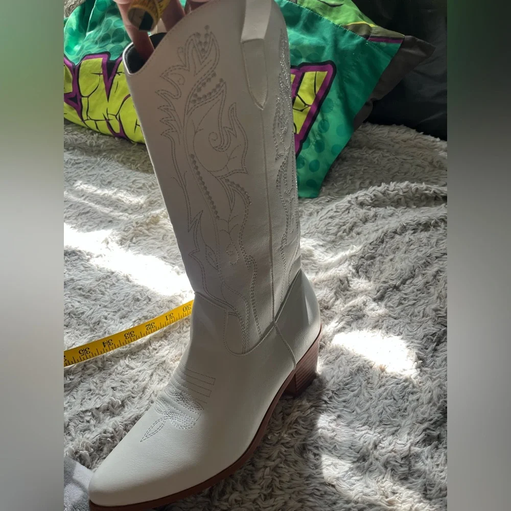White Western Cowboy Boots - Picture 5 of 7